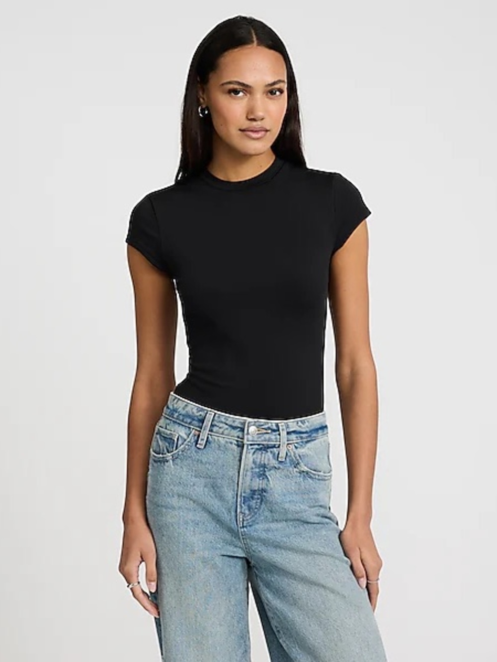 Women’s Black Short-Sleeve body contour crew neck Top